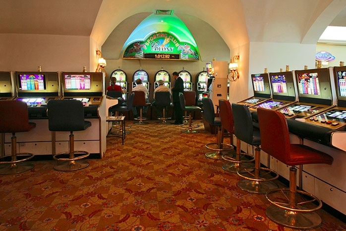 凯里尼亚Colony赌场酒店