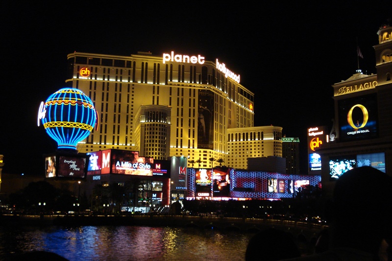Planet_hollywood_resort-night.JPG