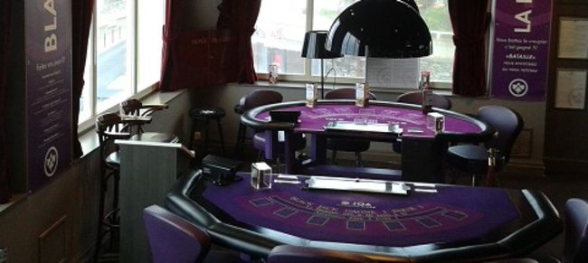 blackjack-roulette-tables-casino-saint-pair.jpeg