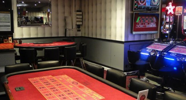 gaming-tables-calais-casino.jpg