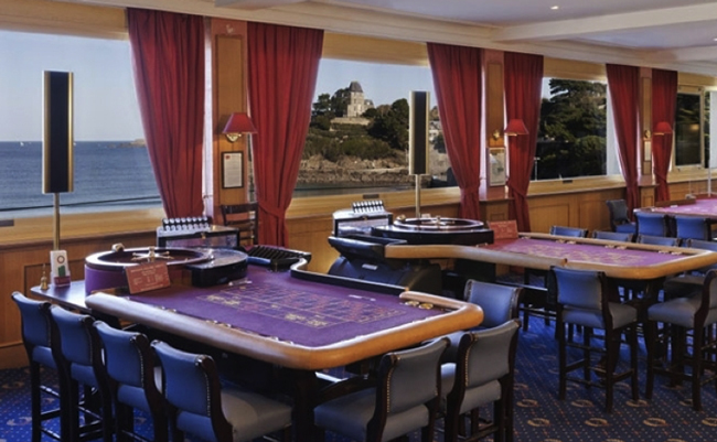 gaming-tables-casino-dinard.jpg