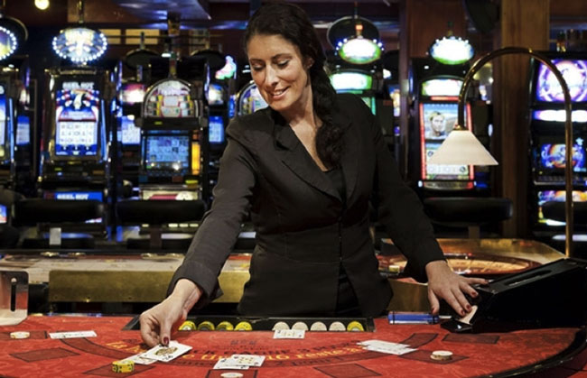 gaming-tables-saint-malo-casino.jpg