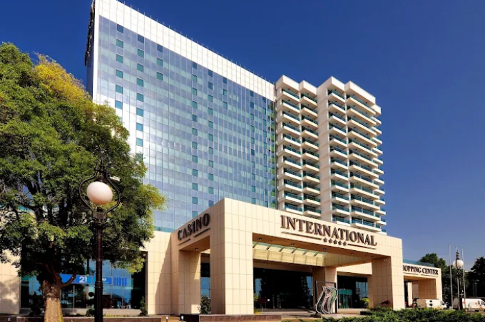 Hotel International Casino & Tower Suites, Golden Sands
