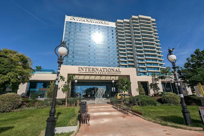 Hotel International Casino & Tower Suites, Golden Sands