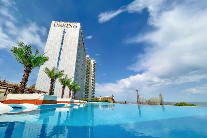 Hotel International Casino & Tower Suites, Golden Sands
