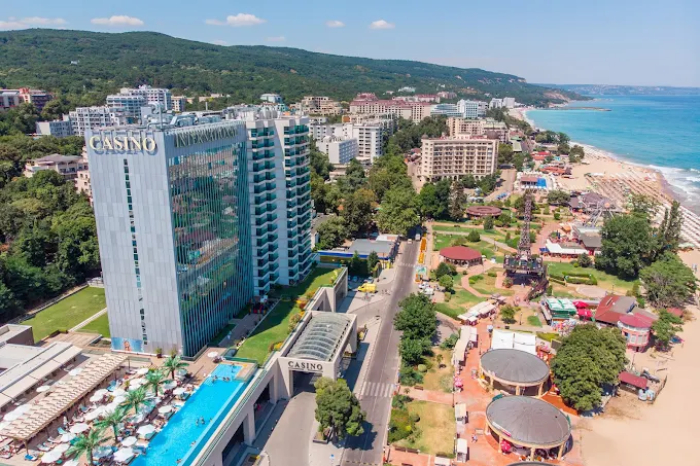 Hotel International Casino & Tower Suites, Golden Sands