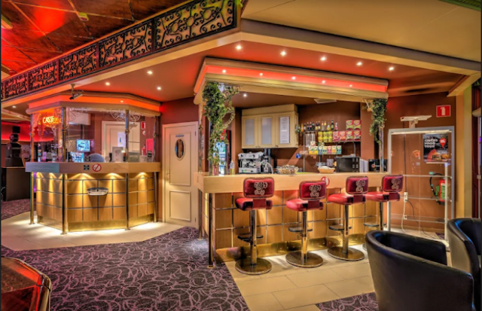 Circus Casino, Loverval