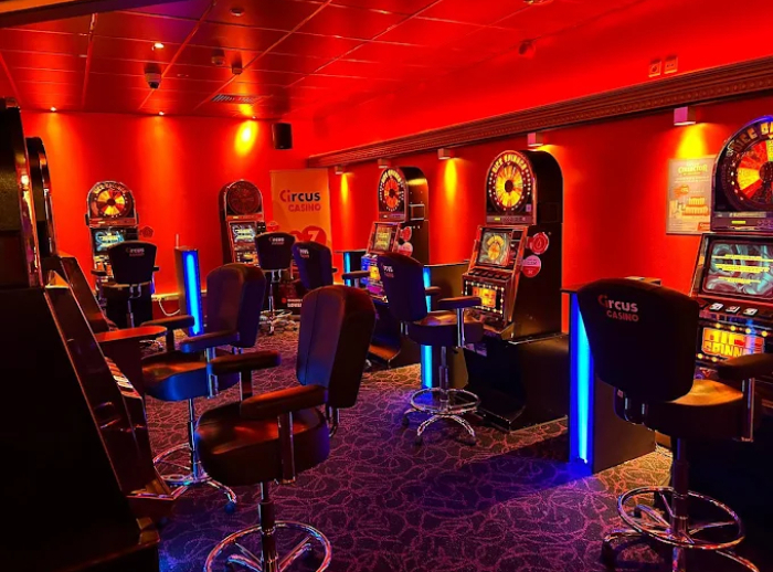 Circus Casino, Loverval