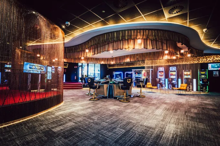 Circus Casino, Marche