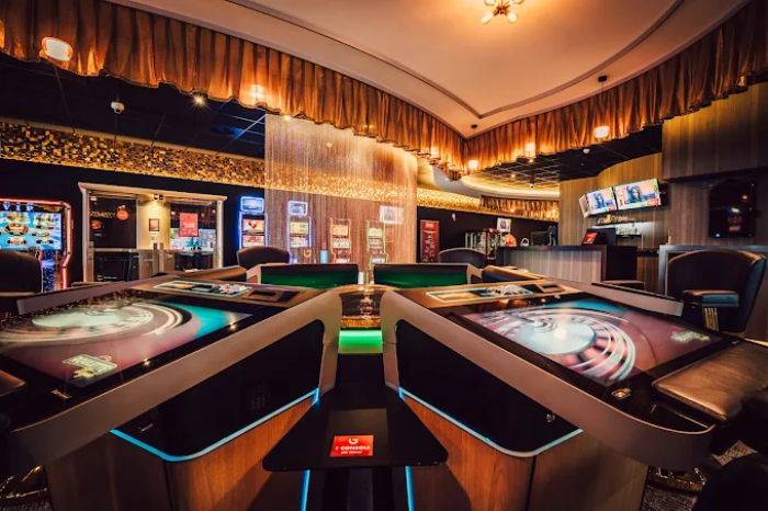 Circus Casino, Marche