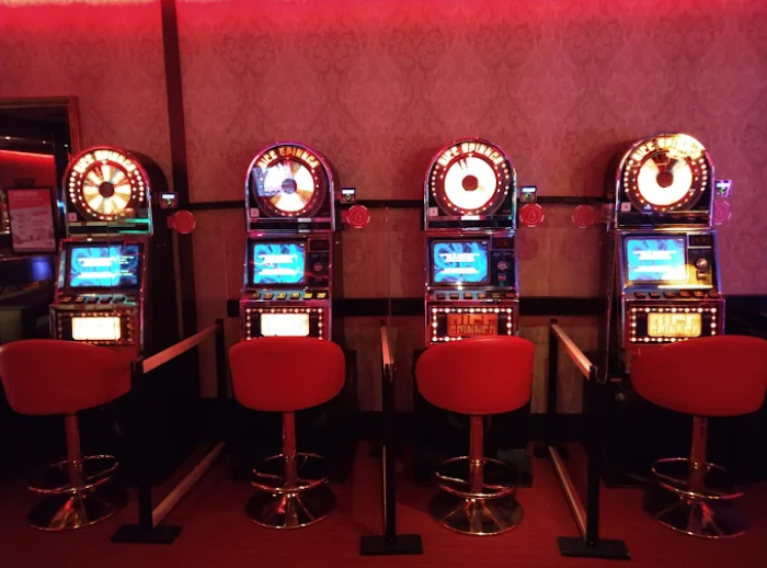 Circus Casino, Mol