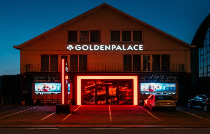 Golden Palace, Jambes