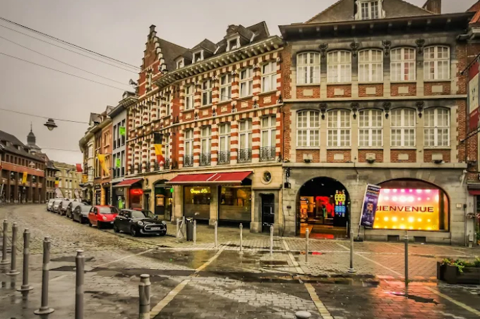 Golden Palace, Tournai