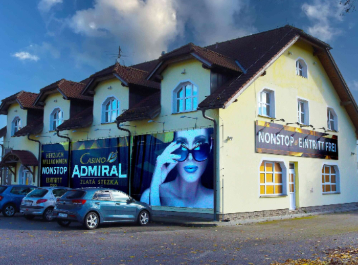 Casino ADMIRAL Zlatá Stezka, Strážný