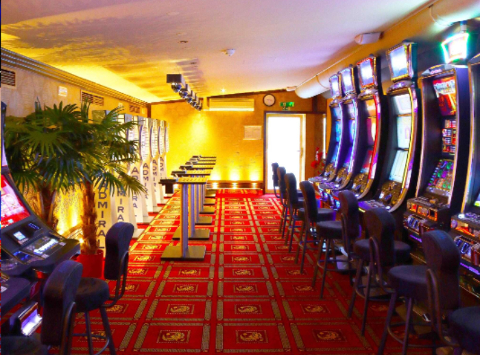 Casino ADMIRAL Zlatá Stezka, Strážný