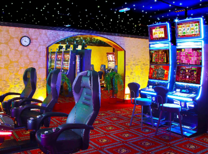 Casino ADMIRAL Zlatá Stezka, Strážný