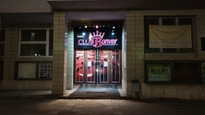 Playground Club Bonver, Holesov