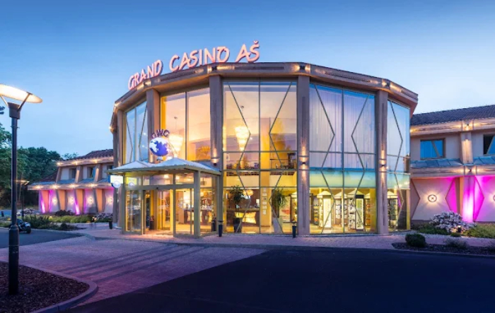 Grand Casino, Aš
