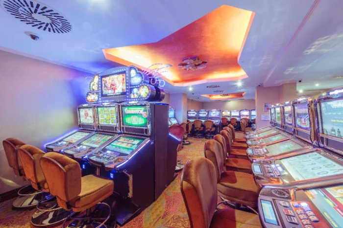 Grand Casino, Aš