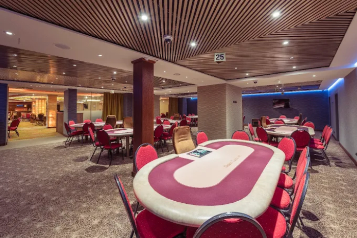 Grand Casino, Aš