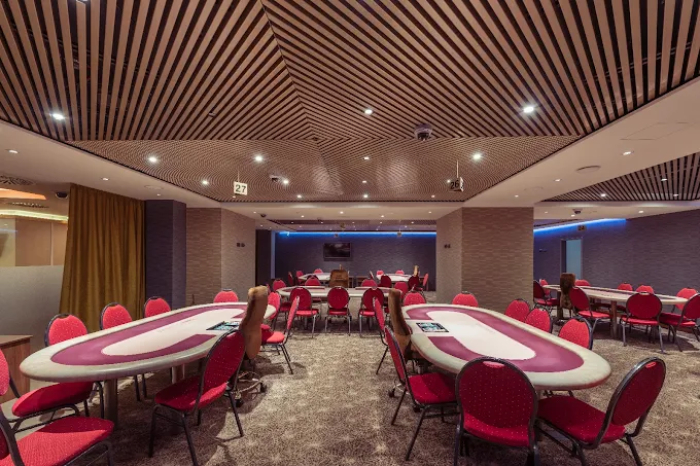 Grand Casino, Aš
