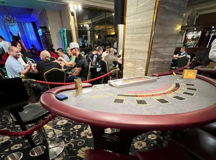 Casino Ambassador, Můstek