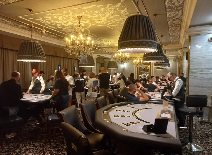 Casino Ambassador, Můstek