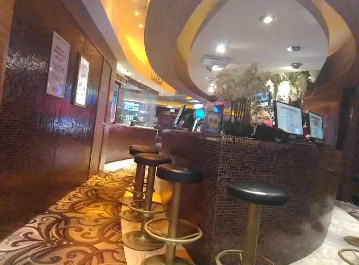 OlyBet Sports Bar & Slots Fama, Narva