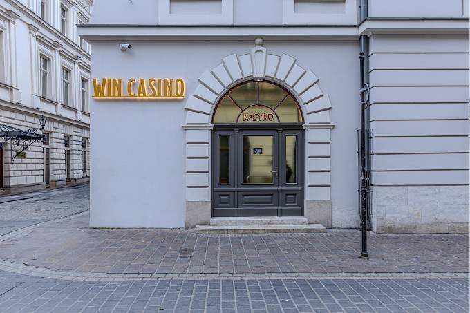 Win Casino, Sarski Krakow