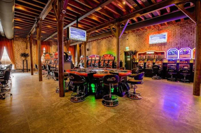 Play World Casino, Wormer