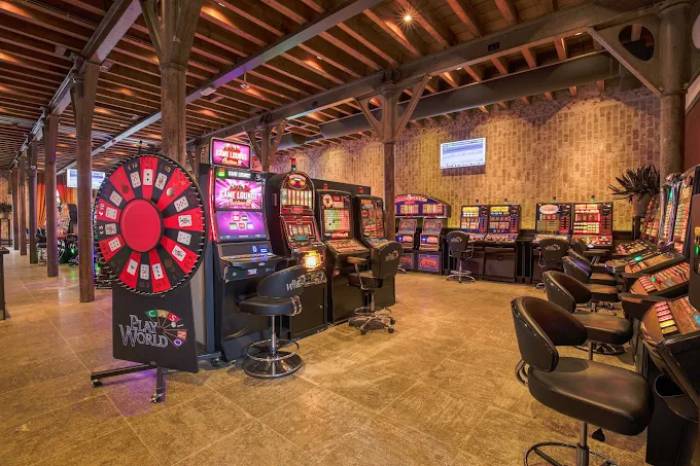 Play World Casino, Wormer