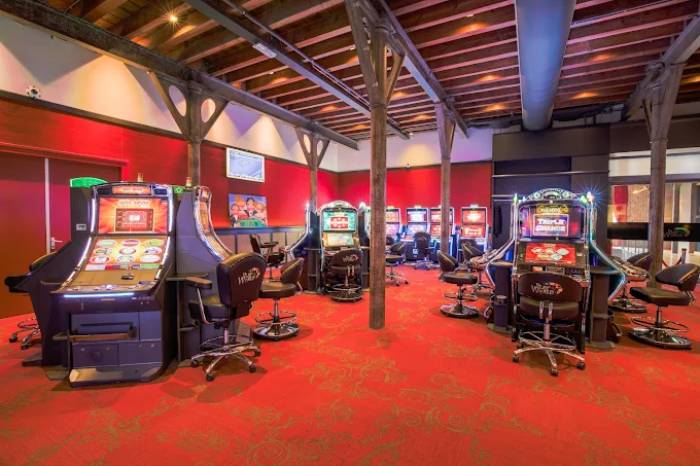 Play World Casino, Wormer