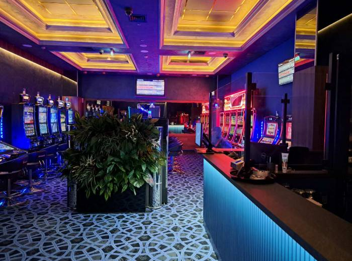 Admiral Slot Club Palas, Veles