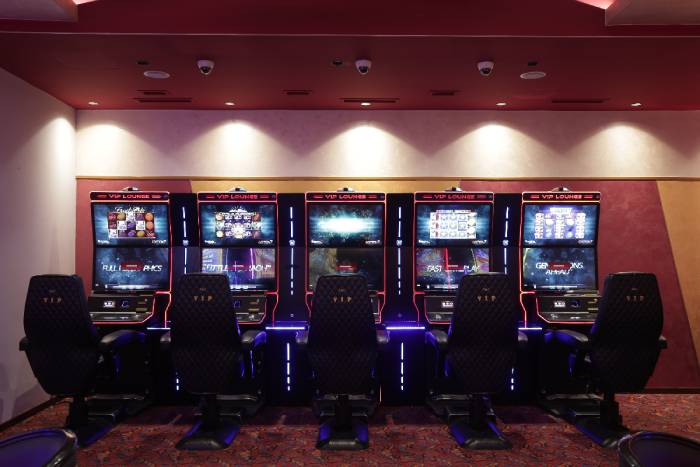 Admiral Slot Club Stela, Radovis