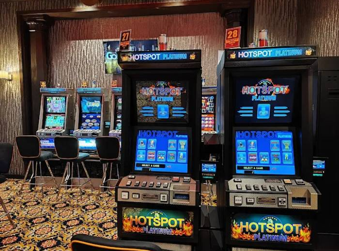 Royal Casino & Rezydencja Dębowa Hotel, Bielawa