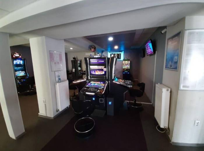 Admiral Club Braille 1