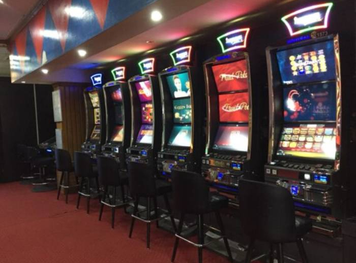 Admiral Club, Onesti 1