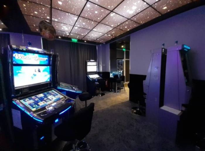 Admiral Club, Otopeni
