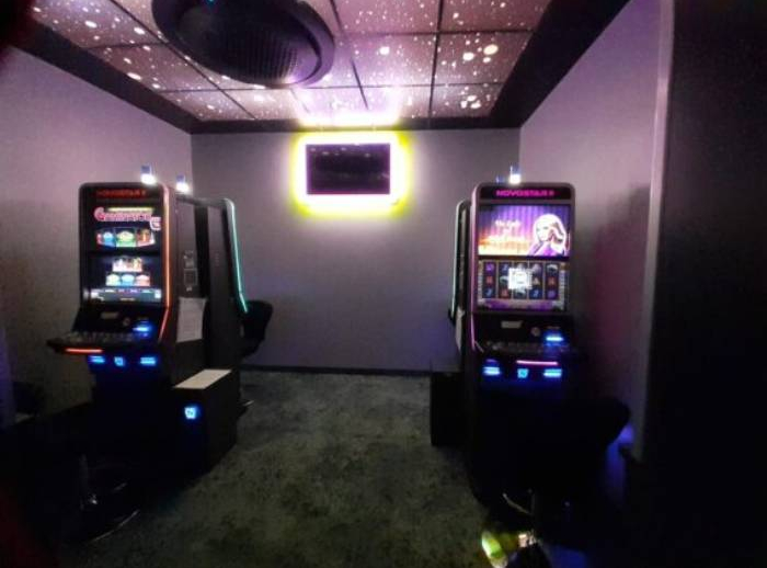 Admiral Club, Otopeni