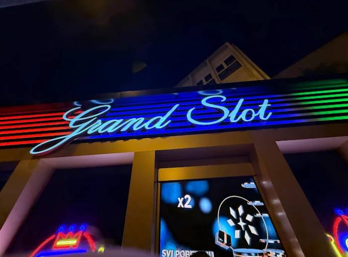 Grand Slot Club Banovo Brdo, Beograd