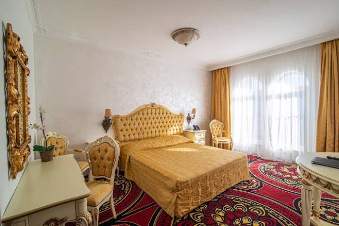 Casino & Hotel Admiral, Škofije