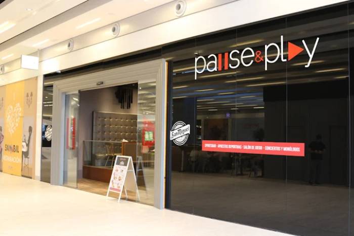 Pause&Play Gaming Lounge & Sports Bar, Sambil