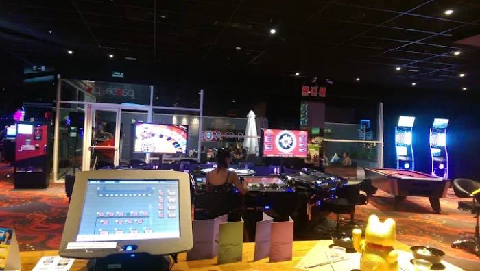 Pause&Play Gaming Lounge & Sports Bar, Sambil