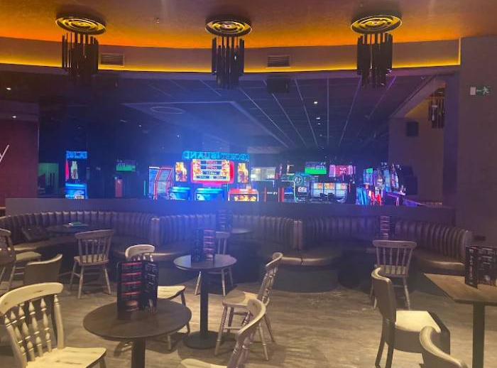 Pause & Play Games Room & Sports Bar CC Lagoh, Seville