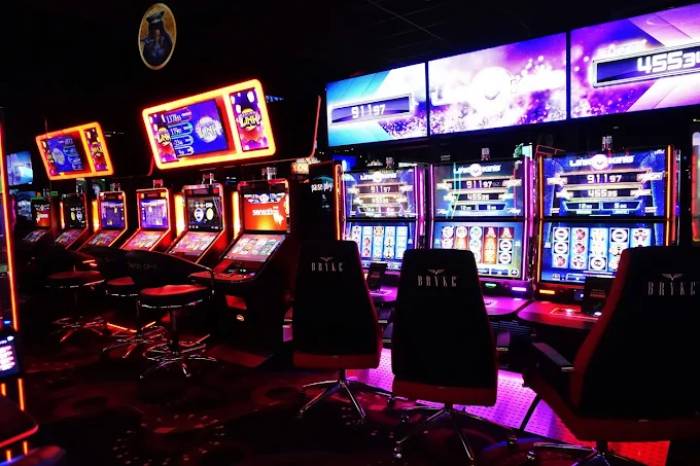 Pause & Play Games Room & Sports Bar CC Lagoh, Seville