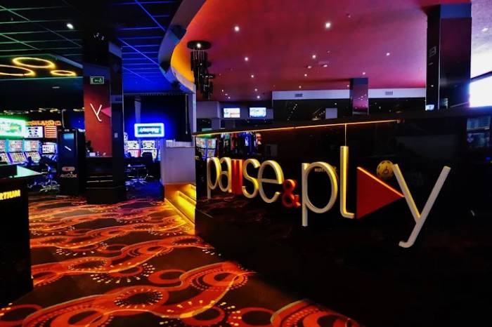 Pause & Play Games Room & Sports Bar CC Lagoh, Seville
