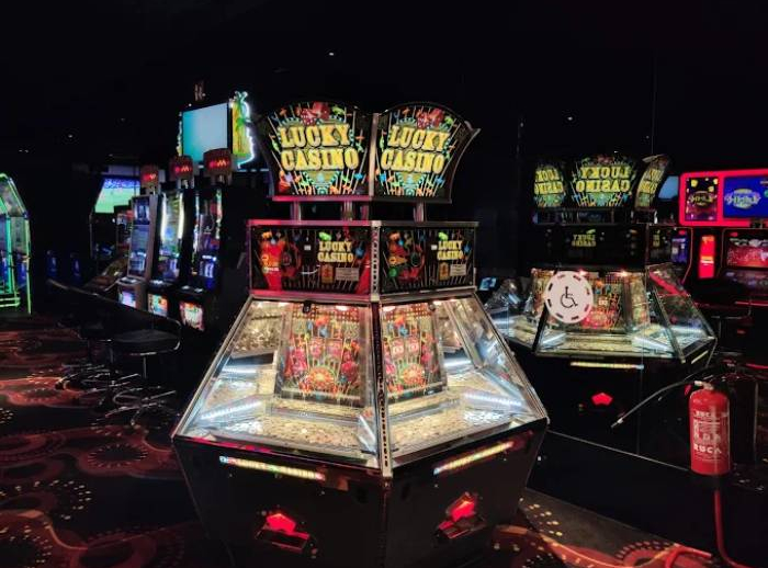 Pause & Play Games Room & Sports Bar CC Lagoh, Seville