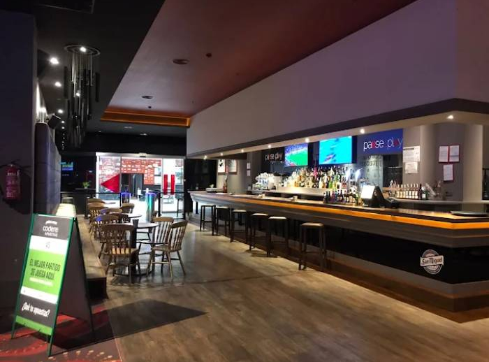 Pause & Play Games Room & Sports Bar CC Los Alfares, Toledo
