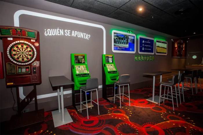 Pause & Play Games Room & Sports Bar CC Los Alfares, Toledo