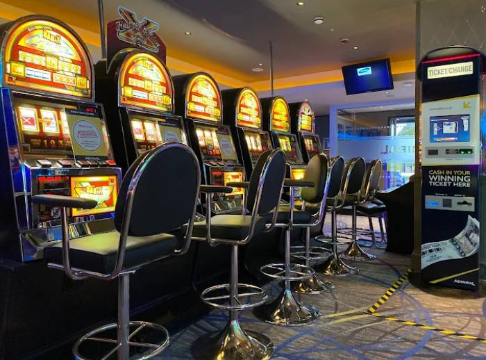Admiral Casino, Clifton